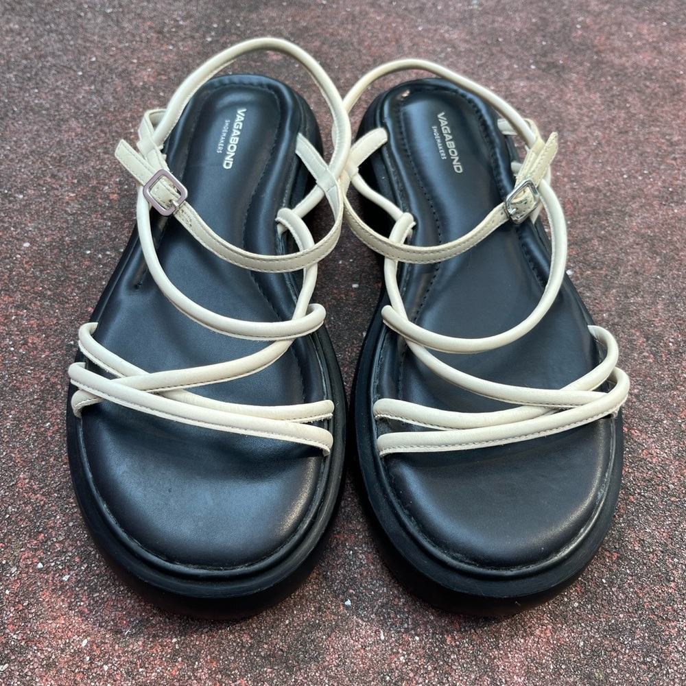 Vagabond Women's Black and Cream Sandals